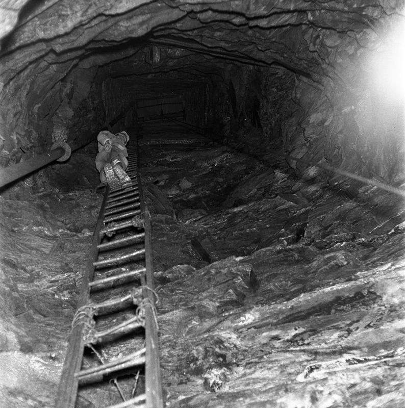 Descente d'une bure de 22 m sous baraque