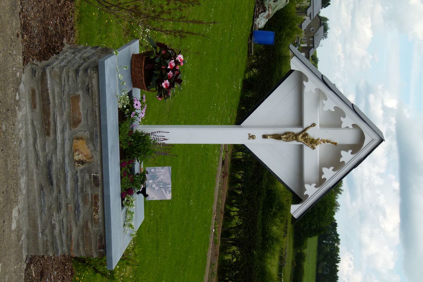 Croix de bois C — en haut de la rampe