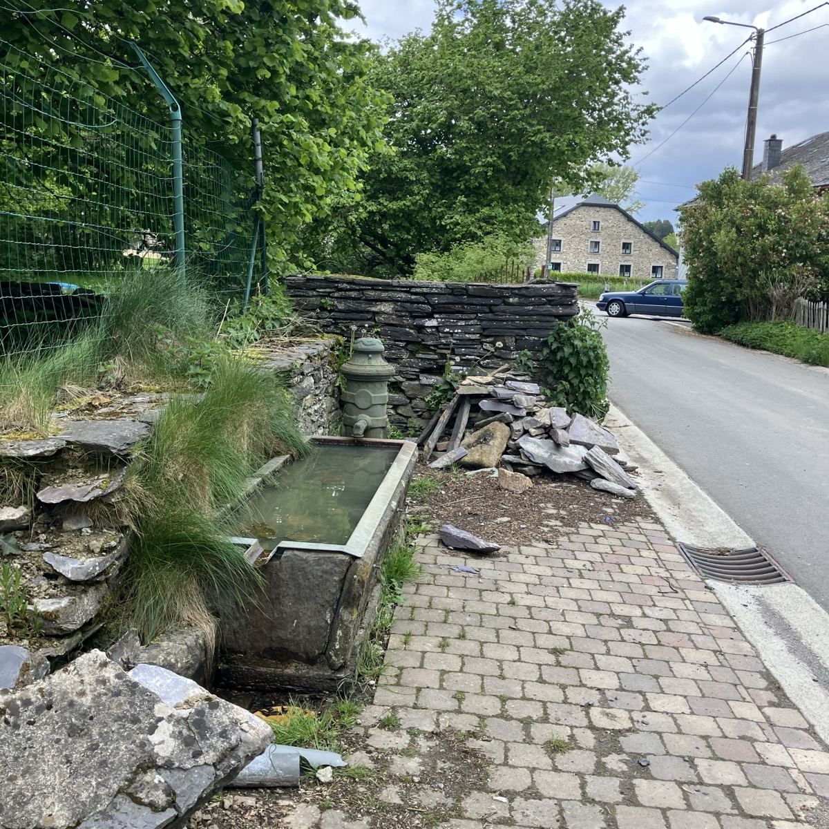 Fontaine C de Regné — bac, vue 3