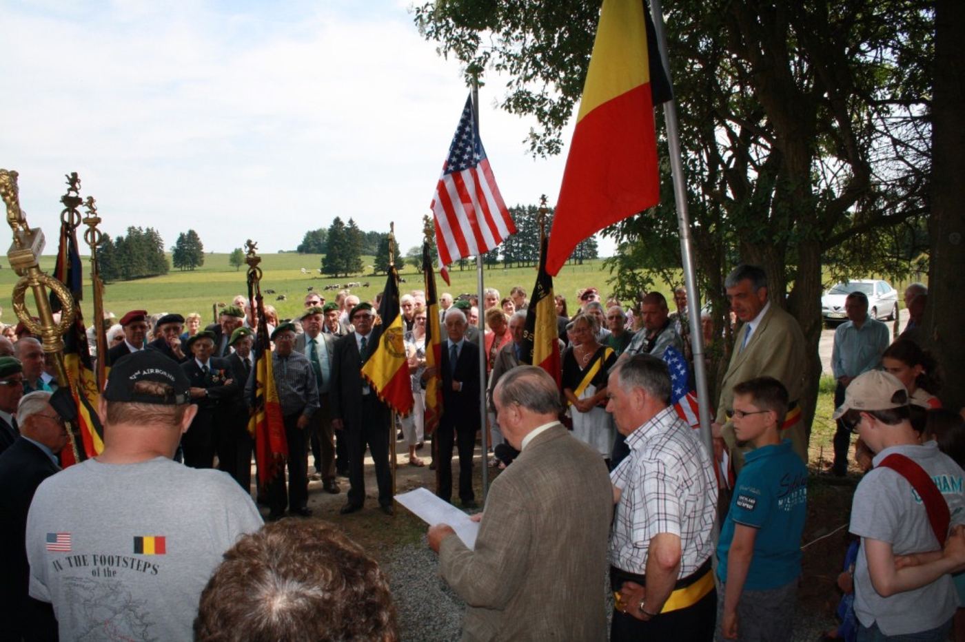 C&eacute;r&eacute;monie d'inauguration de la st&egrave;le