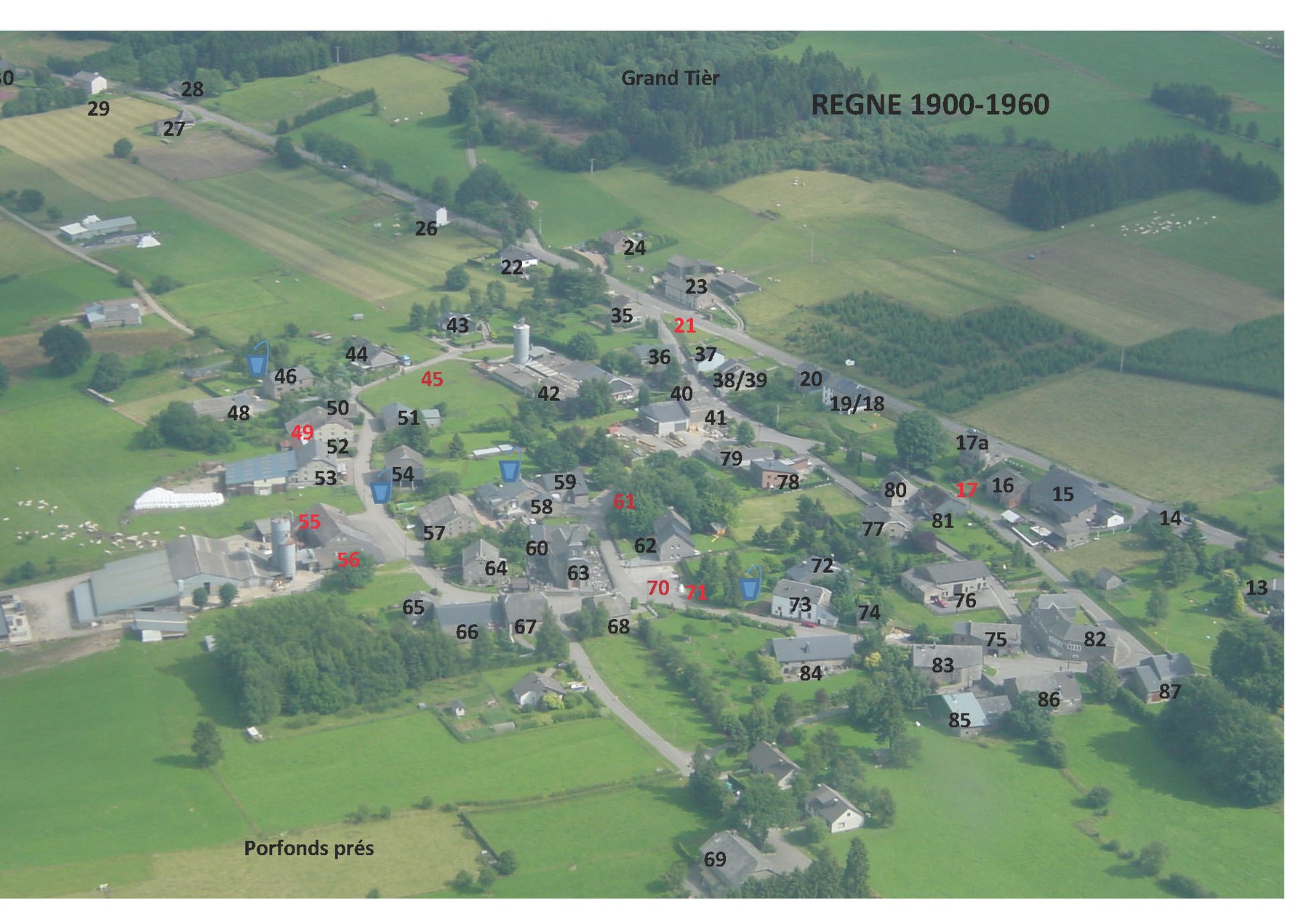Vue aérienne de Regné avec numérotation des maisons
